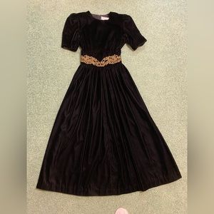 Black velvet dress.  Size 6.  Elegant wear.